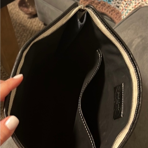 Balenciaga clutch in immaculate condition. - Picture 2 of 4